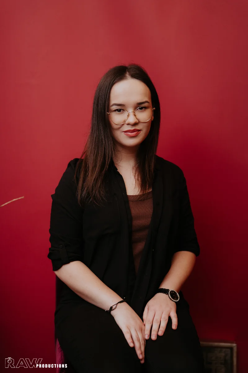 Sabina Clape Membru 6